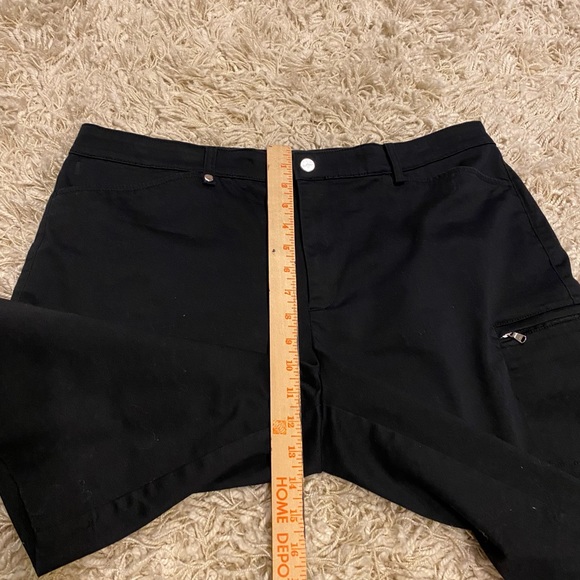 Lauren Ralph Lauren Stretch Bermuda Active Short Women’s, size 12. Black - Picture 3 of 11
